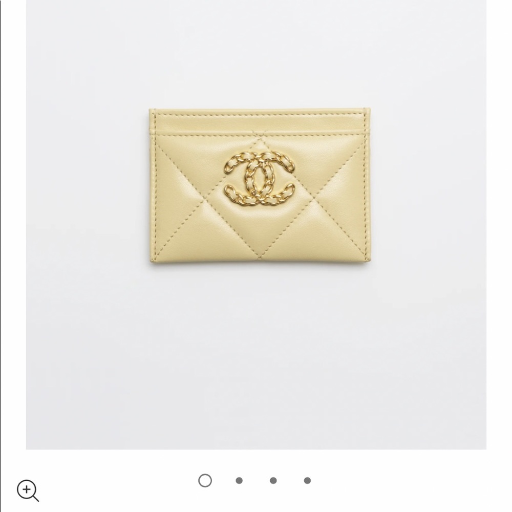 Chanel 19 card holder